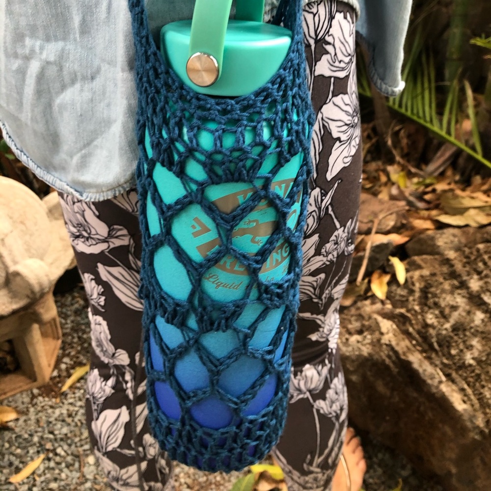 Crossbody water bottle holder / sling - Picture 2 of 4